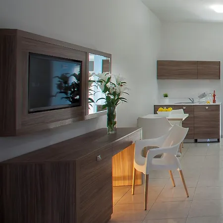 普林斯萨维拉公寓式酒店 3* Paphos