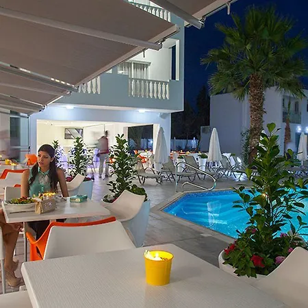 普林斯萨维拉公寓式酒店 Paphos